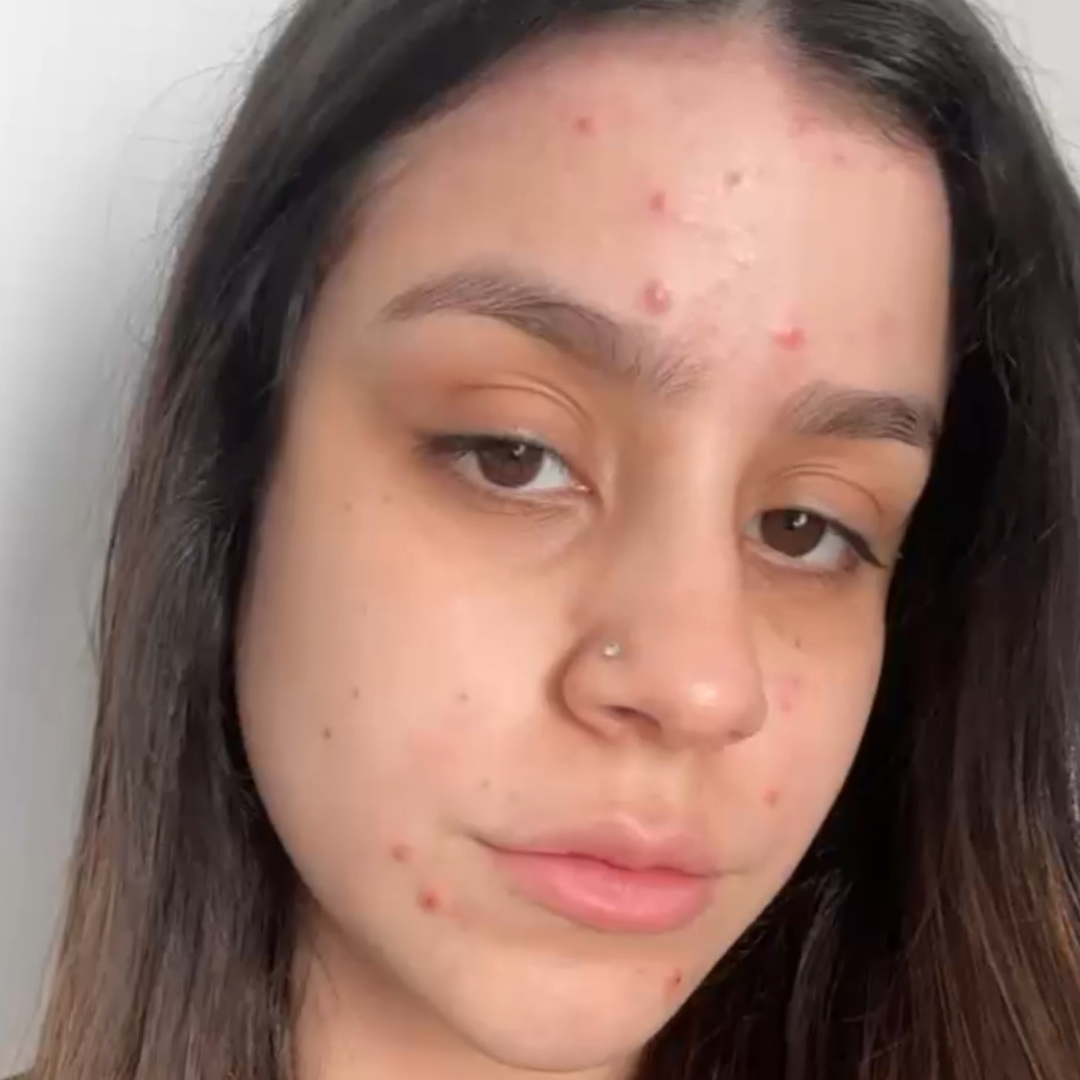 Describes the appearance of the image